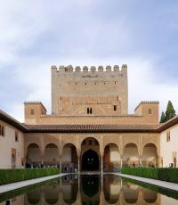 I hvilken by ligger Alhambra-komplekset?