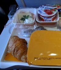 პირველი რეისი: საკვები თვითმფრინავში როგორ გავარკვიოთ იქნება თუ არა თვითმფრინავში საკვები