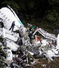 Se estrelló un avión que transportaba a futbolistas en Colombia: todos los detalles El accidente de un avión que transportaba a un equipo de fútbol brasileño